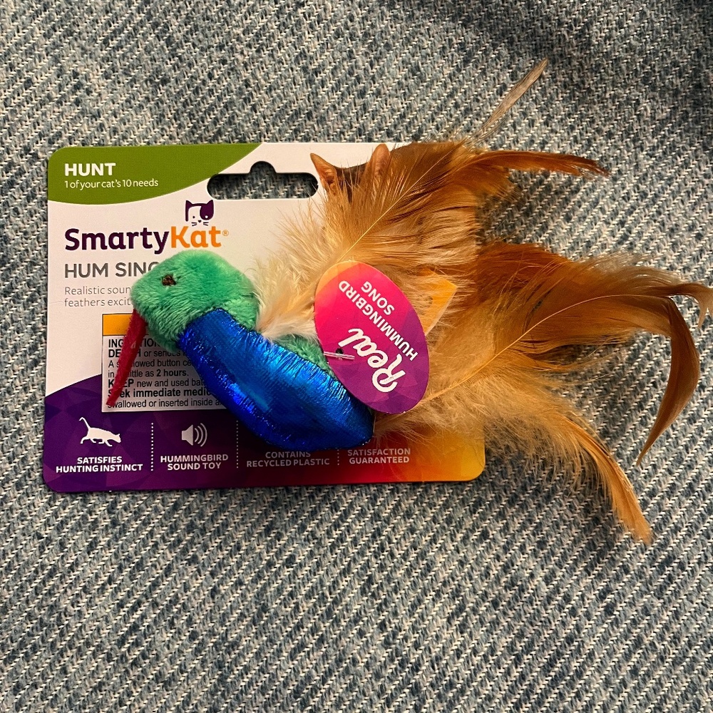 NWT SmartyKat Hum Singer Hummingbird Electronic Cat Toy